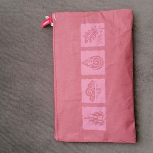 Emirates Toiletry Set Flight Kit Travel pouch.